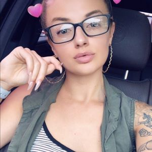 Meet your Posher, Amanda